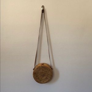 Straw circle crossbody bag